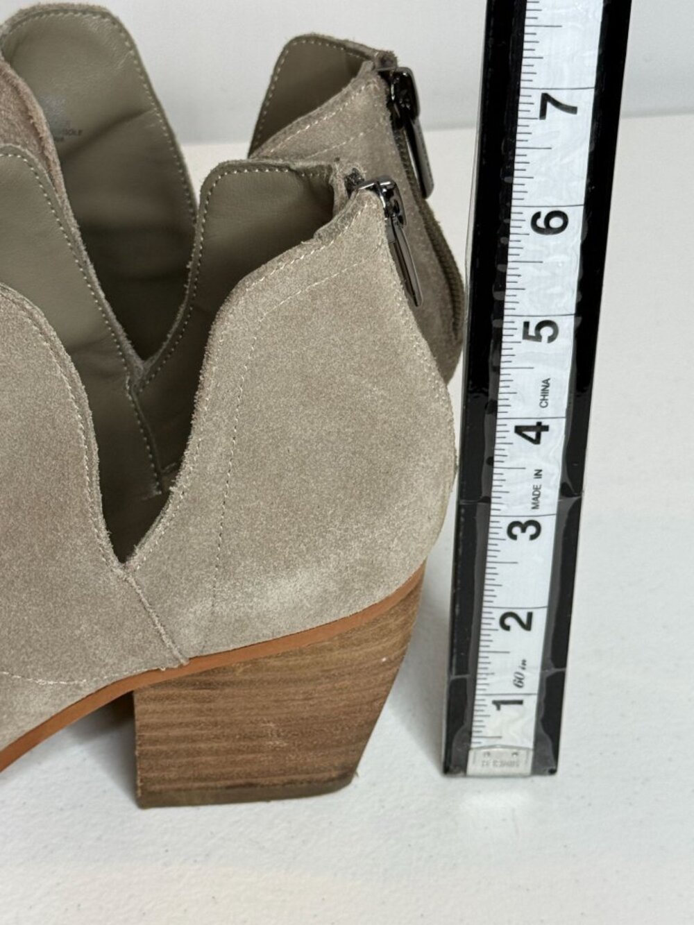 Vince Camuto 8.5 Gray Suede Cutout Block Heel Ankle Booties Western Boho - Picture 8 of 11